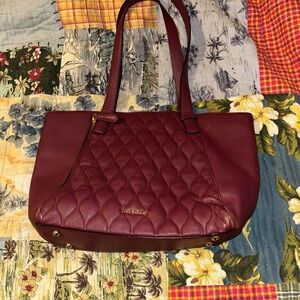 Leather Vera Bradley Quilted Shoulder Tote sachet in Burgundy